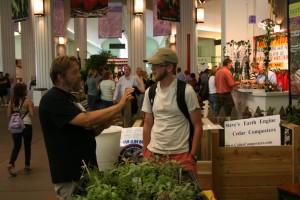 At events all year long, our volunteers answer questions from new gardeners. 