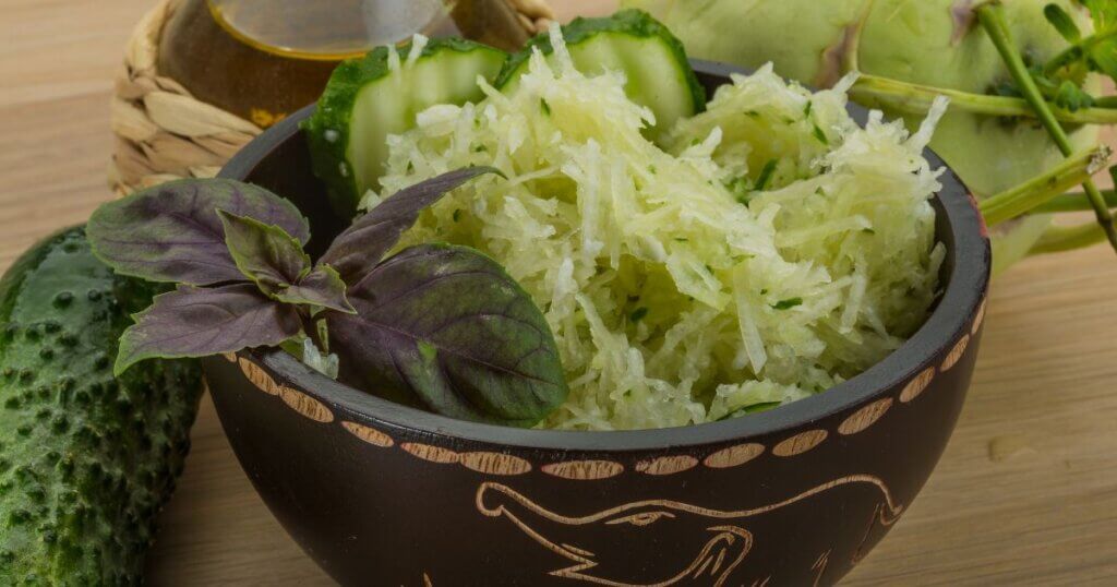 Kohlrabi salad
